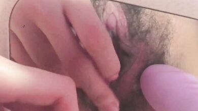 毛穴少女のバイブ自慰