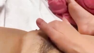 マン汁濡れ濡れ女子大生のオナニー