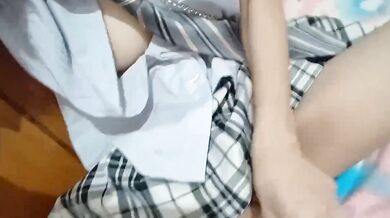 黑絲JK母狗假屌自慰