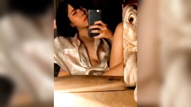 睡衣泰妹對鏡性感自拍