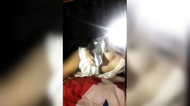 睡衣泰妹對鏡性感自拍