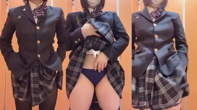 日本JK高中妹廁所發騷