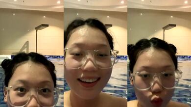 巨乳眼鏡騷妹酒店泳池裸泳