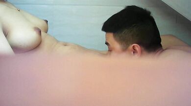 姉妹と情交 妹は舐められて愛液溢れ 姉は激しく貫かれて嬌声を上げる