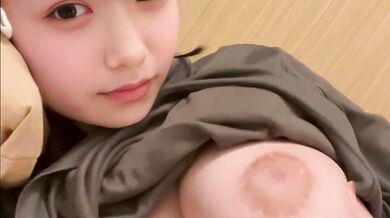 超可愛巨乳妹妹在床上自摸