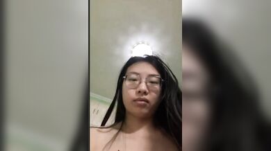 陳潔瑩 是個醉醺醺的可憐蕩婦，想要雞巴。 [2]