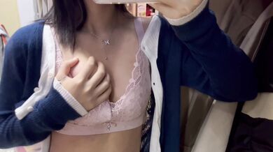 妹妹宿舍對鏡抓奶