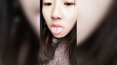 可愛大學生妹妹自慰好開心