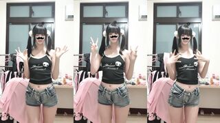 Super Cute High School Girl Dances Without a Bra!