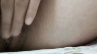 妹妹露奶掰逼揉逼