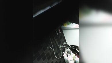 偷窺苗條人妻浴室洗澡全過程（偷拍第二部視頻）