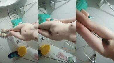 大奶高中妹洗完澡自拍
