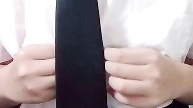 美乳女子大生が乳首を揉む