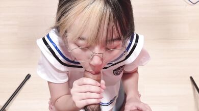 Thai Internet celebrity wears sexy comic costume to give her boyfriend a blowjob