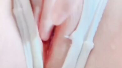 角質の友人が潮吹きを自慰行為します