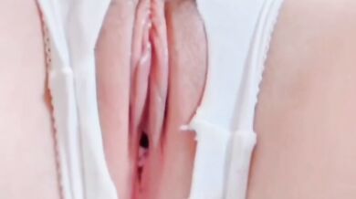 角質の友人が潮吹きを自慰行為します