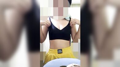 Quay video bạn gái thử đồ lót mới