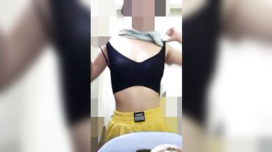 Quay video bạn gái thử đồ lót mới