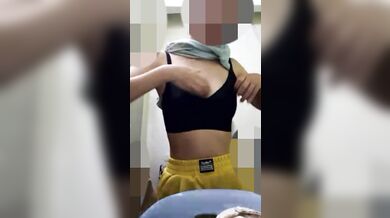 Quay video bạn gái thử đồ lót mới