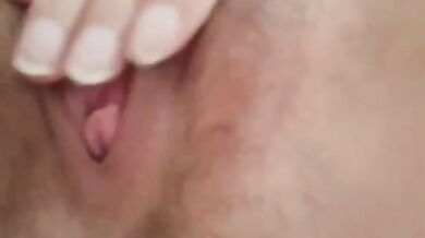 Em gái JK xoa ngực, quyến rũ và thủ dâm