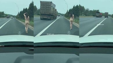 Người đẹp ngực nhỏ lộ toàn thân trên phố