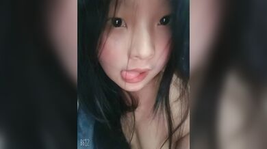 Chubby girl nude selfie