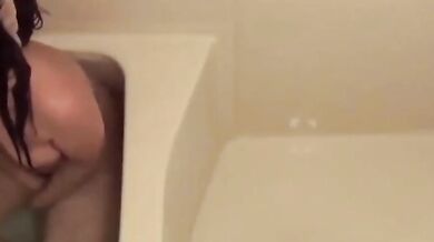 Spy Asian Masturbate in Bathroom