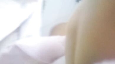 Nữ sinh Ashan selfie trong bồn tắm để dụ dỗ