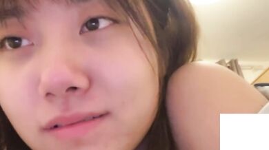 ビデオチャット中に全裸を露出したガールフレンド