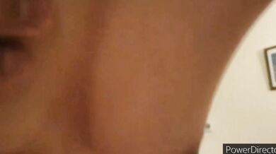 Vợ tôi thổi và bú tối nay và không thể chịu nổi chiếc bánh kem