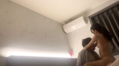 韓国人カップルがホテルで自撮り