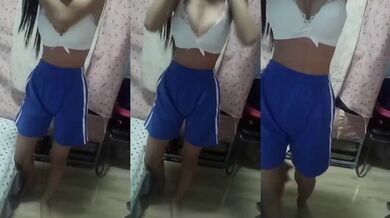 Sinh viên Đài Loan cởi quần áo