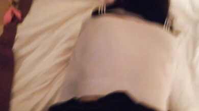 セーラー服の少女が後ろから犯される姿を初めて見る