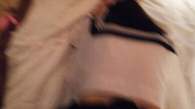 セーラー服の少女が後ろから犯される姿を初めて見る