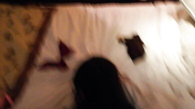 セーラー服の少女が後ろから犯される姿を初めて見る