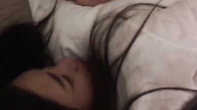 脚の長いホットなモデルがホテルでセックス