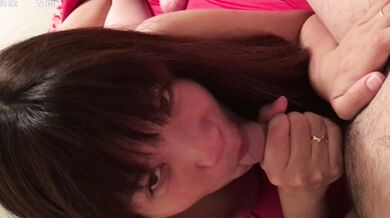 Người phụ nữ trẻ Đài Loan thổi kèn