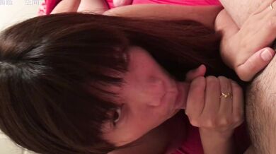 Người phụ nữ trẻ Đài Loan thổi kèn