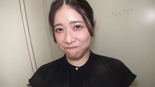 Amateur F-Cup Big-Breasted Lady with Big Tongue and Areolas, Staring with Big Eyes, Perfect Piston Blowjob, Facial to Swallow