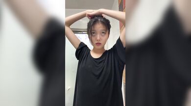 美女露臉自慰噴水視頻流出