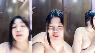 Indonesian Big Wave Girl Selfie 3