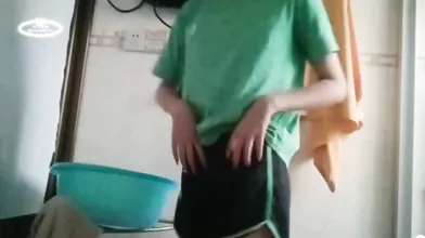 妹妹衛生間自拍1-脫光拍胸