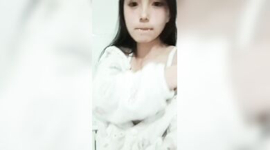 豐滿可愛的台灣妹妹摸奶