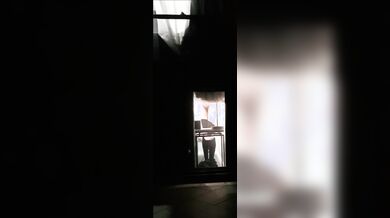 偷拍大學女宿舍女學生在窗簾半開情況下脫裙子內褲沒想到下面毛這麼多