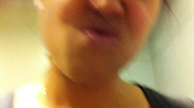 馬來西亞大學妹子在公共厠所幫男友口交