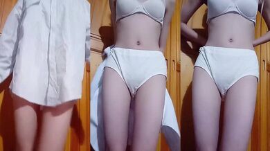 Nữ sinh trung học lột đồ và chụp selfie 20