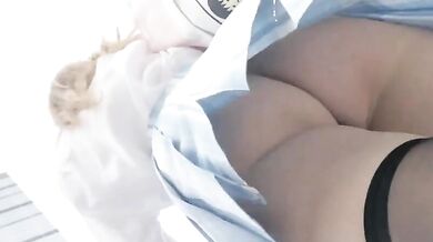 私は下着もつけずに彼女をずっと追いかけました