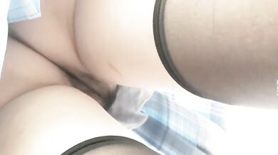 私は下着もつけずに彼女をずっと追いかけました