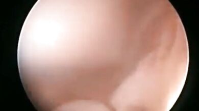 美しい女性の体を見て、彼女のアソコを広げ、さらには彼女の子宮にドリルで穴を開けますか？ ！