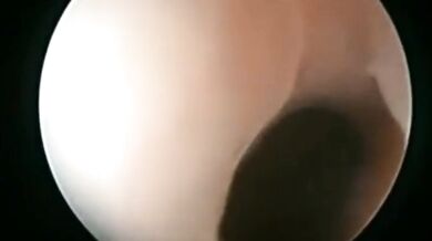 美しい女性の体を見て、彼女のアソコを広げ、さらには彼女の子宮にドリルで穴を開けますか？ ！